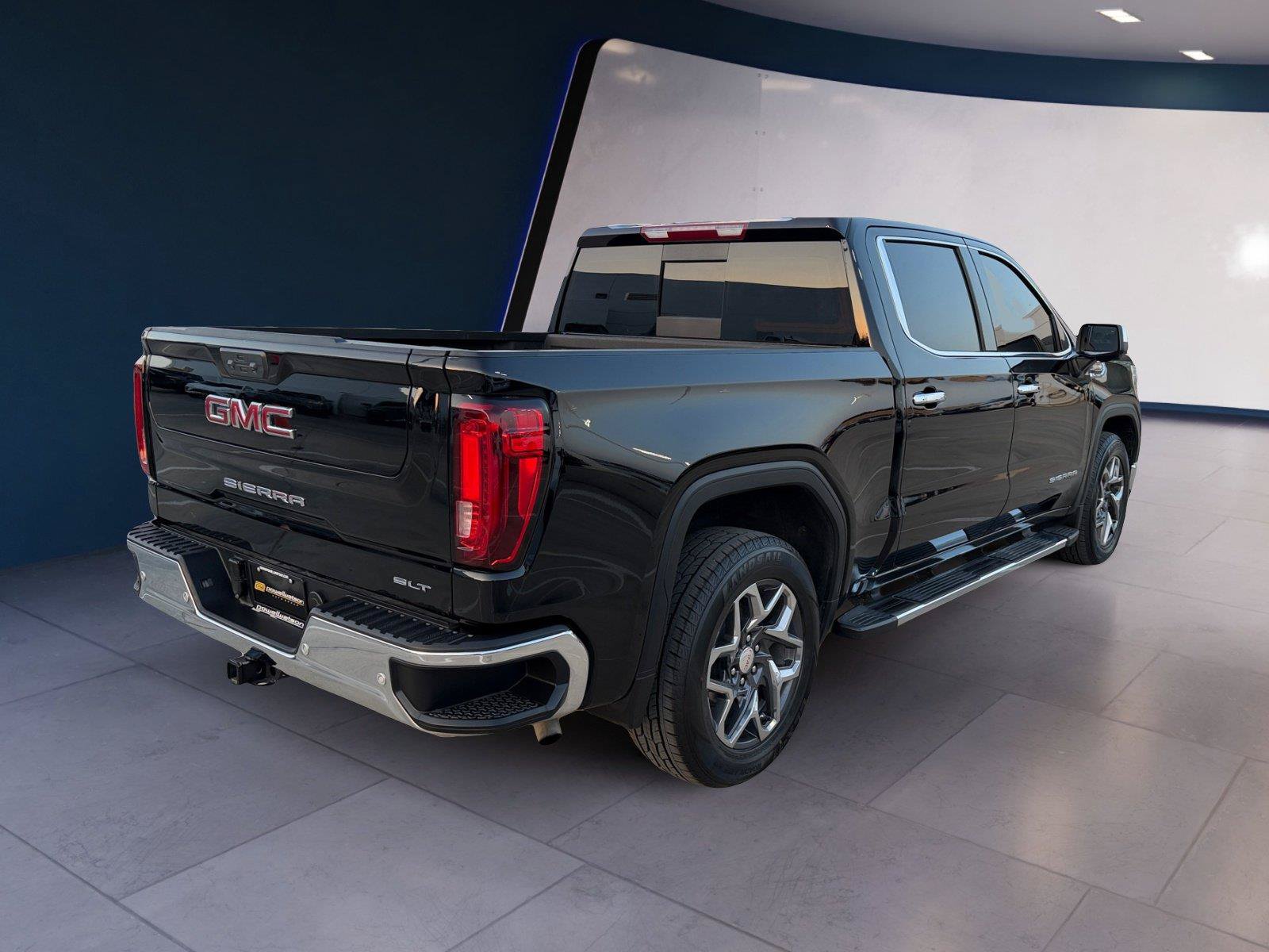 Used 2025 GMC Sierra 1500 SLT w/ SLT Premium Plus Package RWD image 5