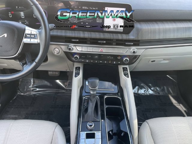 Used 2024 Kia Telluride EX w/ EX Captain's Chair Package FWD image 15