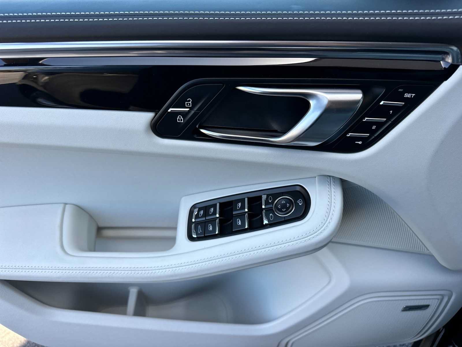 New 2025 Porsche Macan AWD/4WD image 12