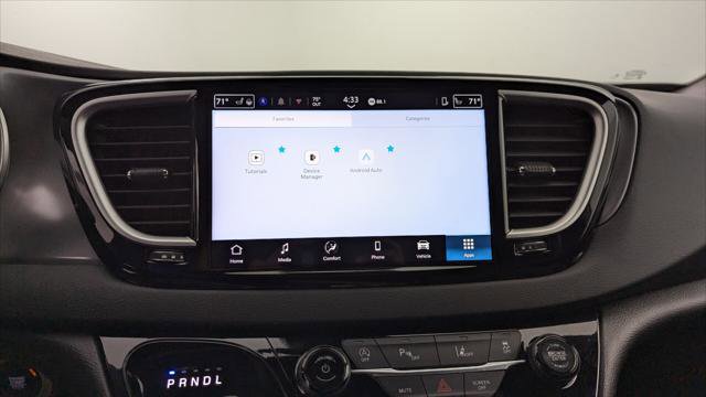 Used 2026 Chrysler Pacifica Select image 30