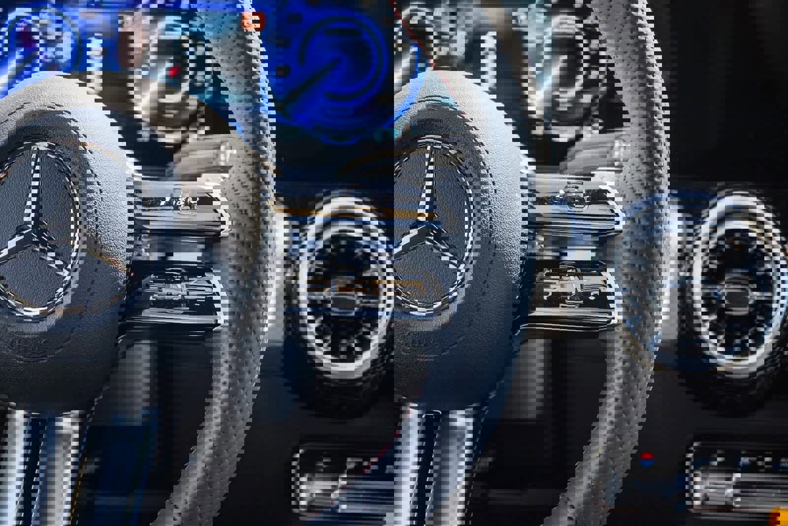 Used 2024 Mercedes-Benz EQB 300 4MATIC image 18