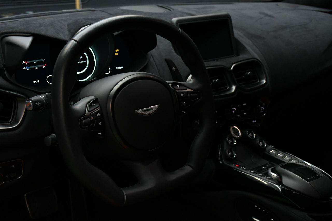 Used 2020 Aston Martin V8 Vantage Coupe RWD image 21