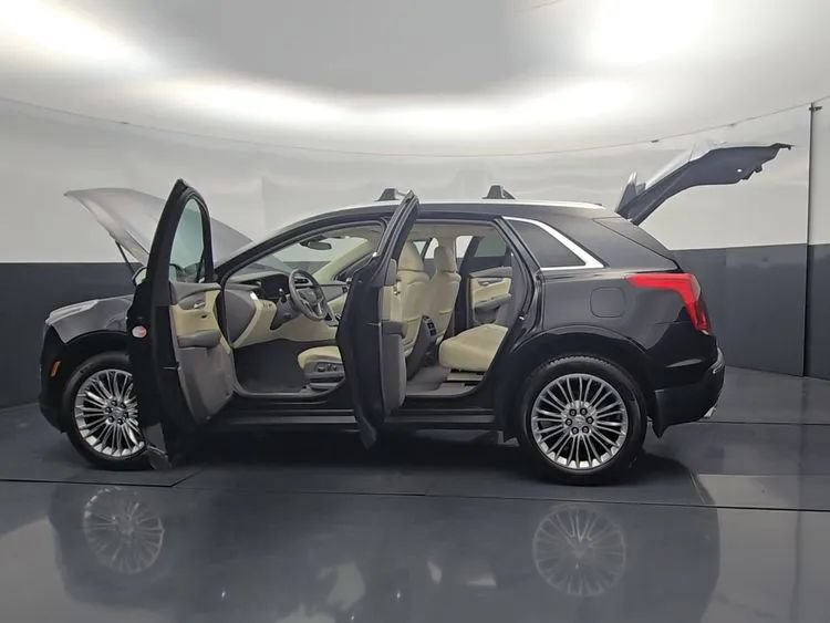 Used 2017 Cadillac XT5 Premium Luxury FWD image 32
