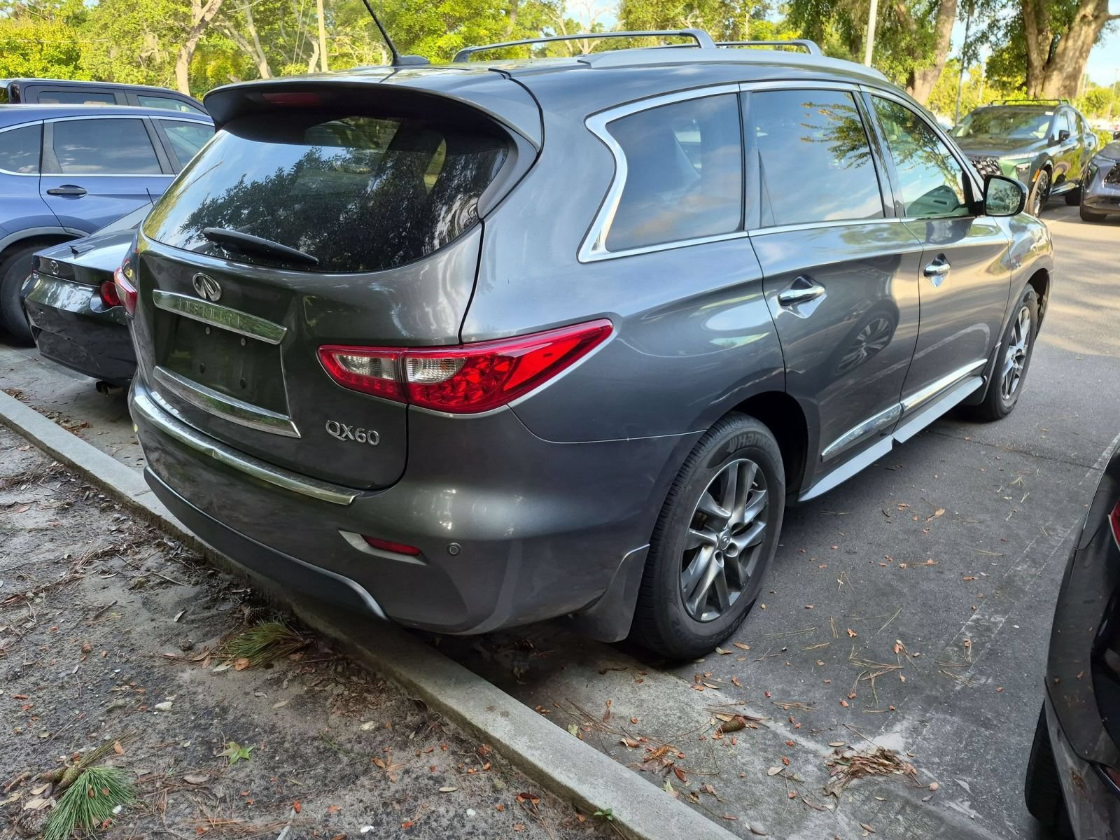 Used 2015 INFINITI QX60 Luxe w/ Premium Plus Package AWD/4WD image 2