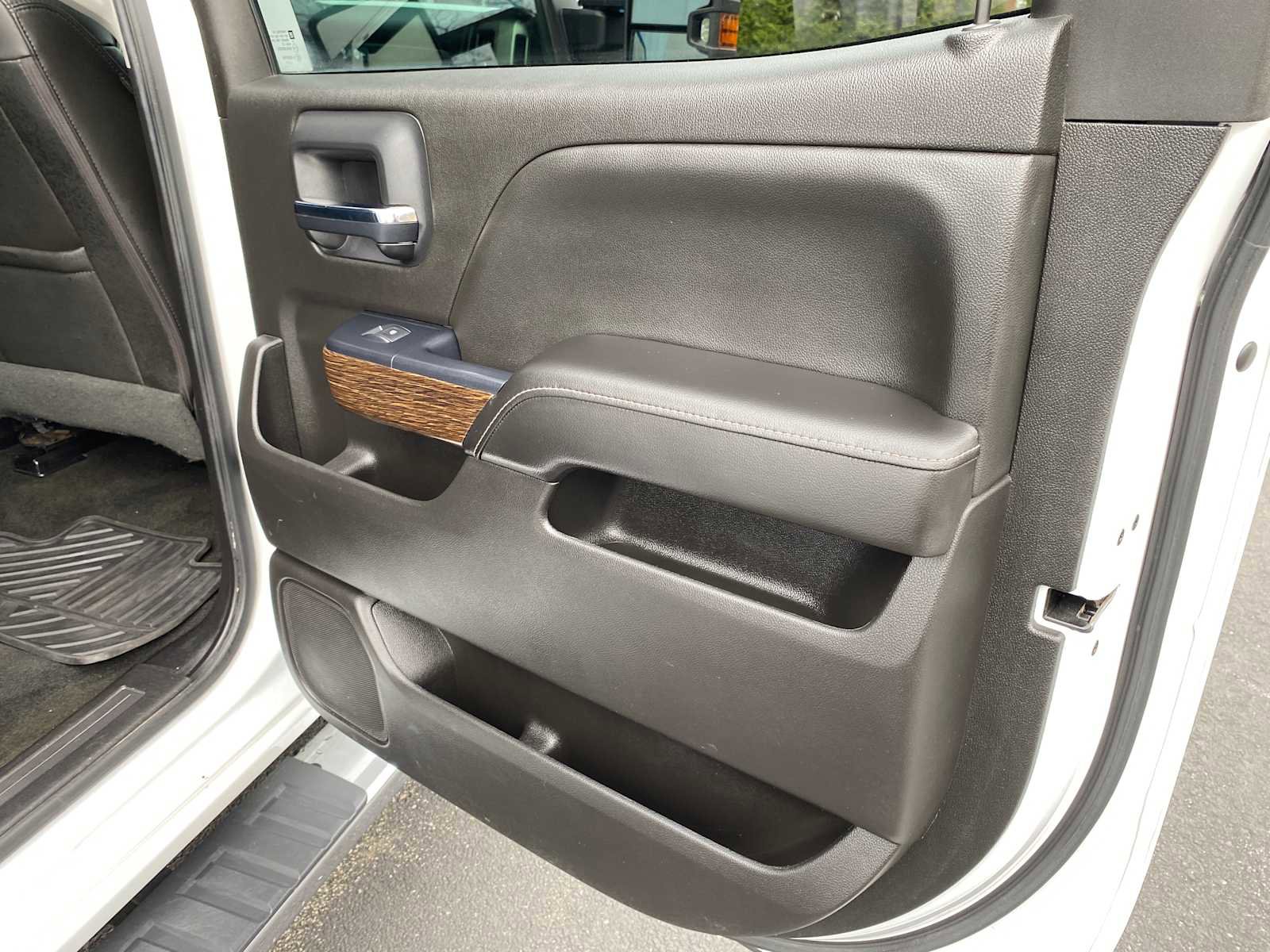 Used 2017 GMC Sierra 3500 Denali w/ Duramax Plus Package image 43