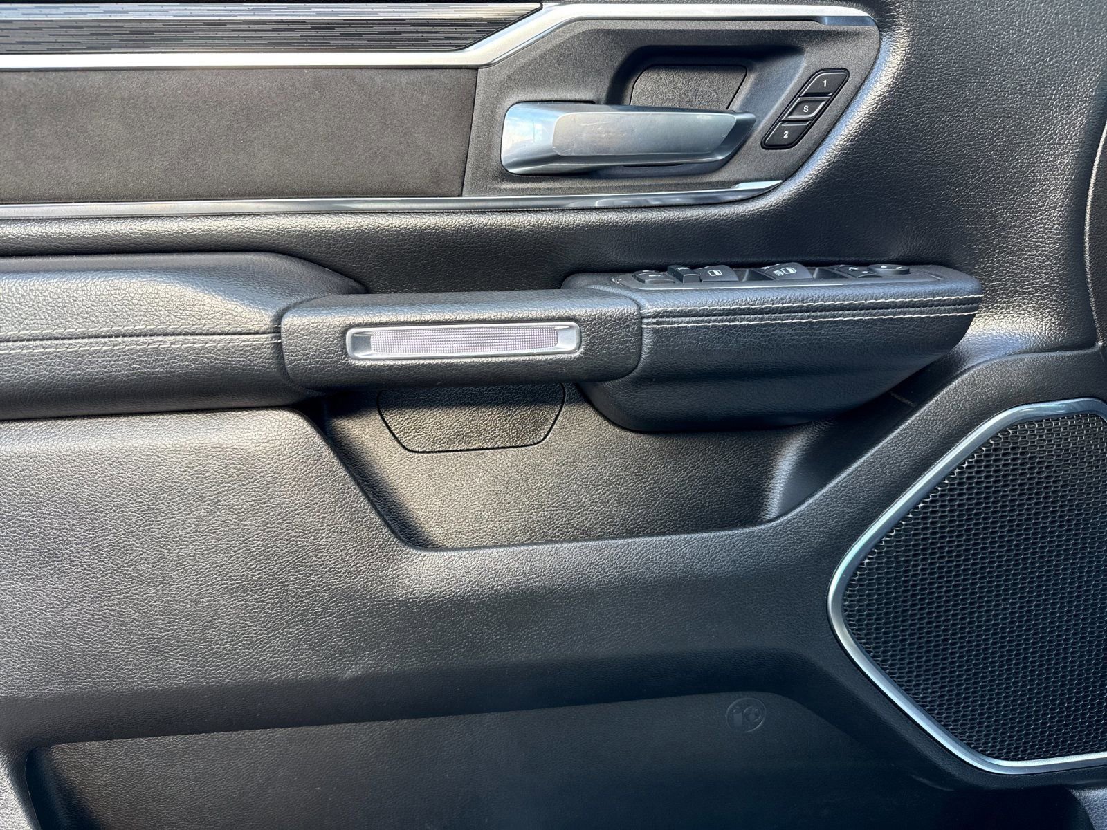 Used 2024 RAM 1500 Laramie image 10