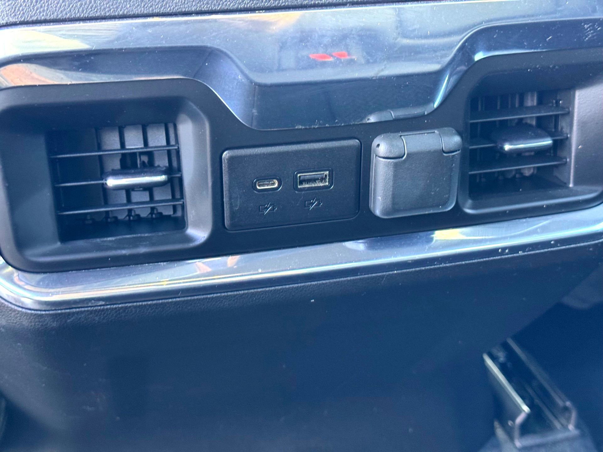 Used 2022 GMC Sierra 3500 Denali image 22