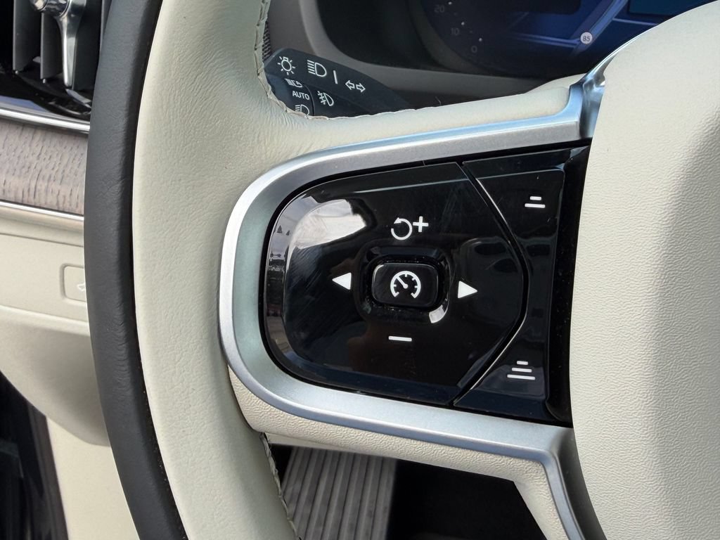 New 2026 Volvo XC90 T8 Ultra w/ Protection Package Premier AWD/4WD image 19