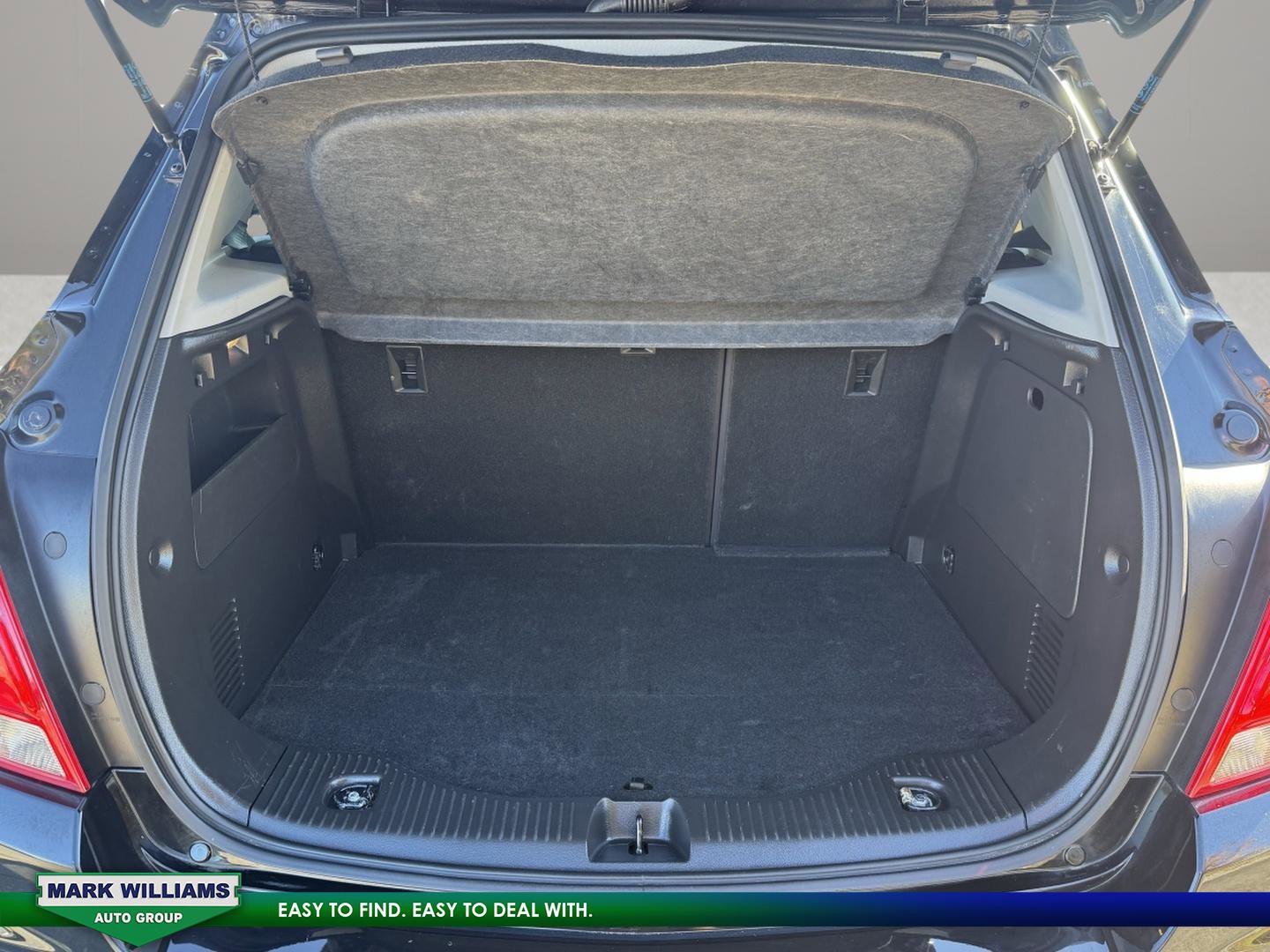 Used 2022 Chevrolet Trax LT w/ Midnight Edition image 27