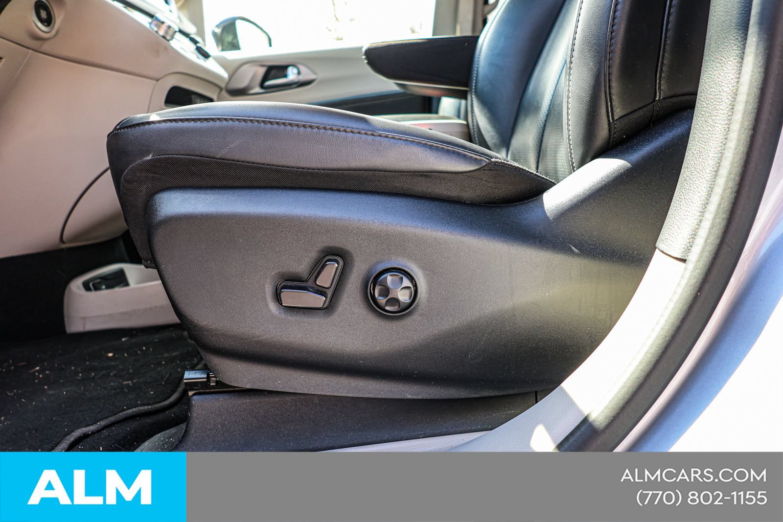 Used 2024 Chrysler Pacifica Touring-L FWD image 20