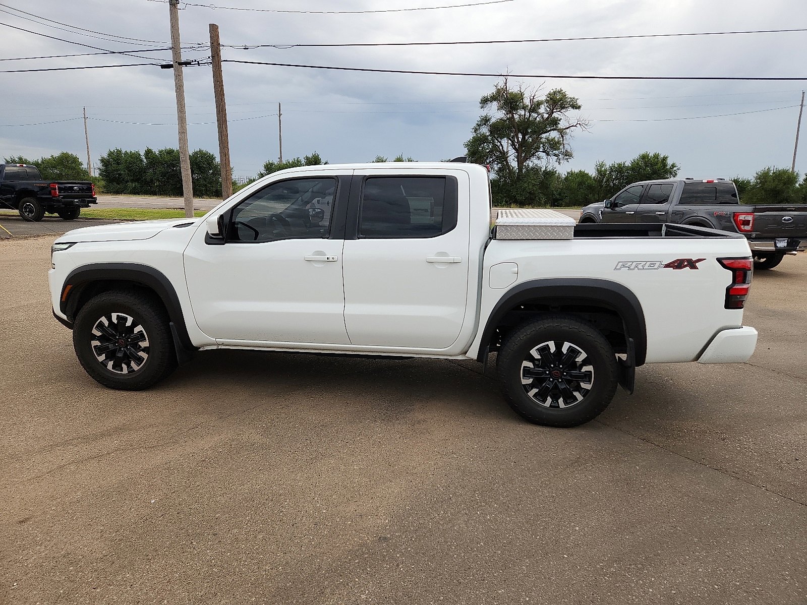 Used 2023 Nissan Frontier PRO-4X w/ Technology Package image 2
