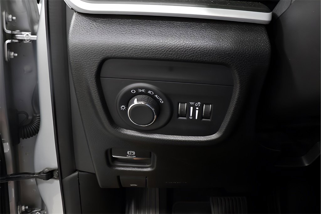 Used 2024 Jeep Grand Cherokee L Laredo image 17