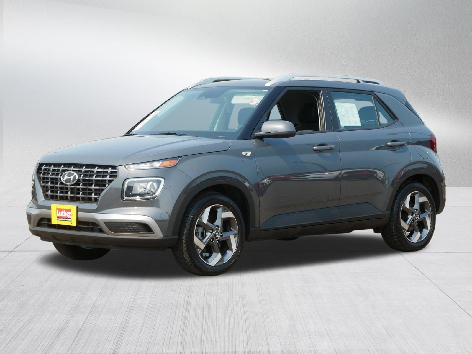 Used 2025 Hyundai Venue SEL FWD image 3