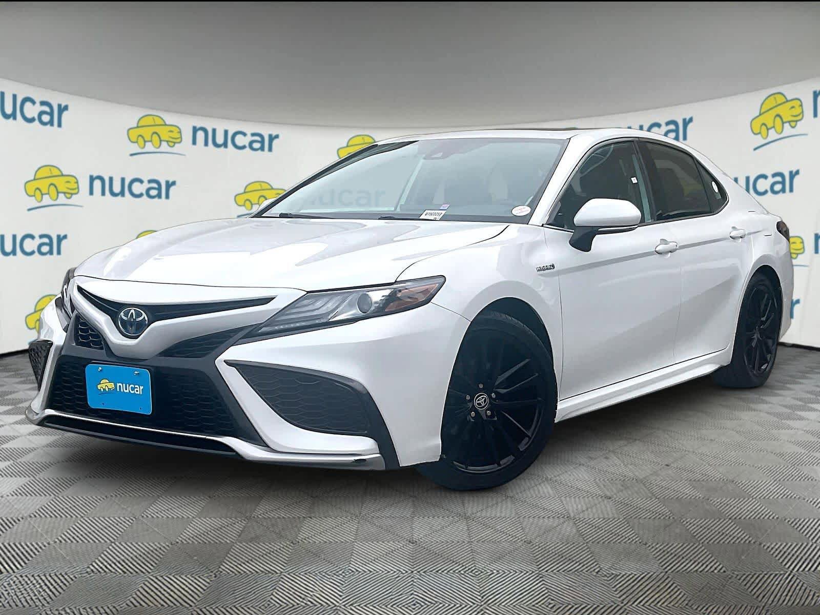 Used 2021 Toyota Camry XSE w/ Navigation Upgrade Package FWD image 3