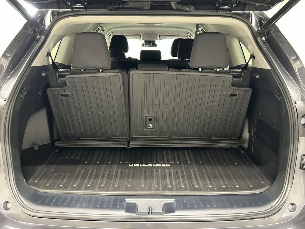 Used 2023 Toyota Highlander LE AWD/4WD image 22