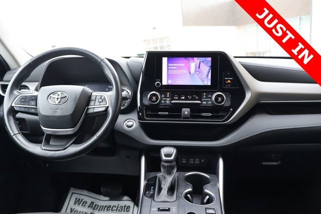 Used 2023 Toyota Highlander LE image 14