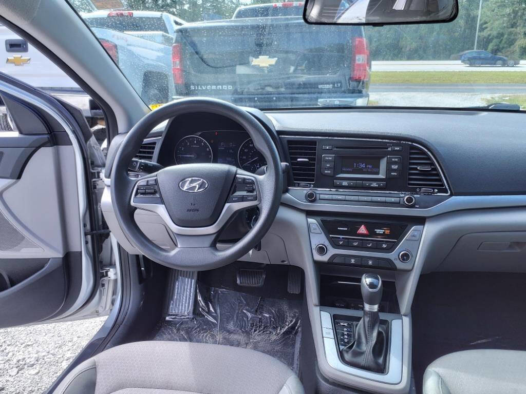 Used 2017 Hyundai Elantra SE FWD image 8