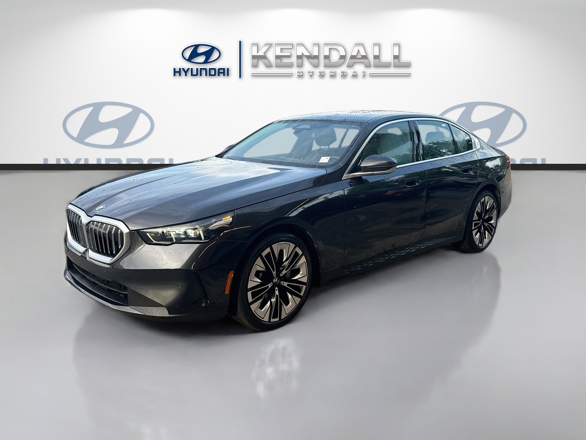 Used 2024 BMW 530i w/ M Sport Package RWD image 3