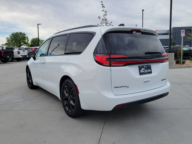 Used 2025 Chrysler Pacifica Limited FWD image 3