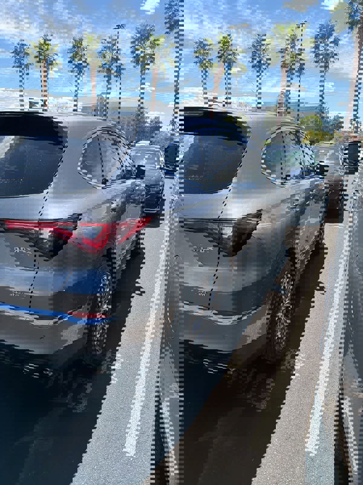 Used 2023 Acura MDX SH-AWD w/ Technology Package image 5