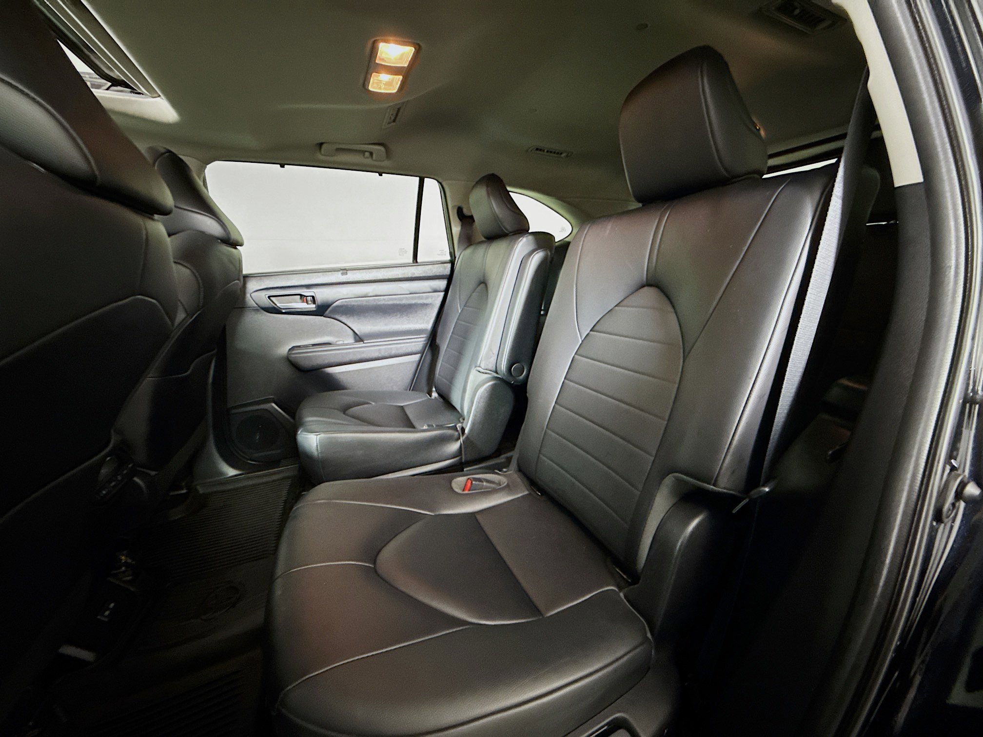 Used 2023 Toyota Highlander XLE AWD/4WD image 22