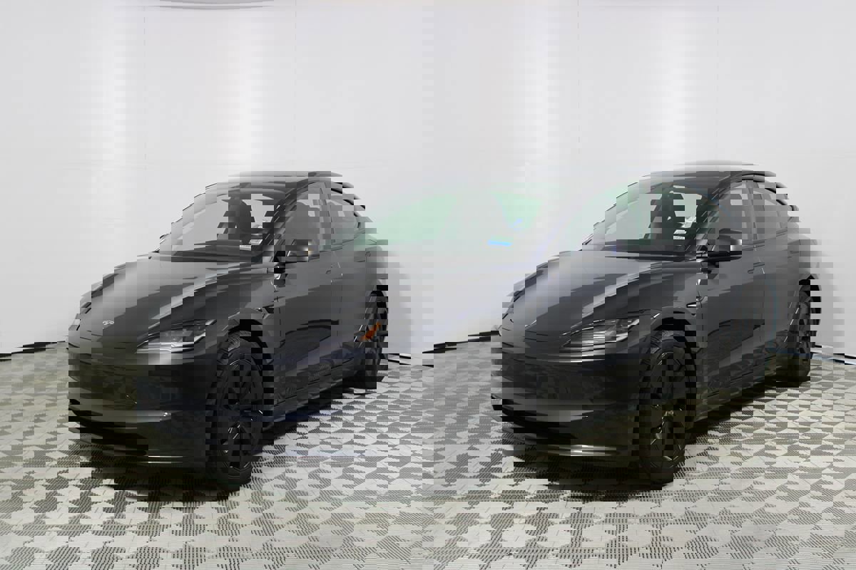 Used 2024 Tesla Model 3 Standard Range image 3