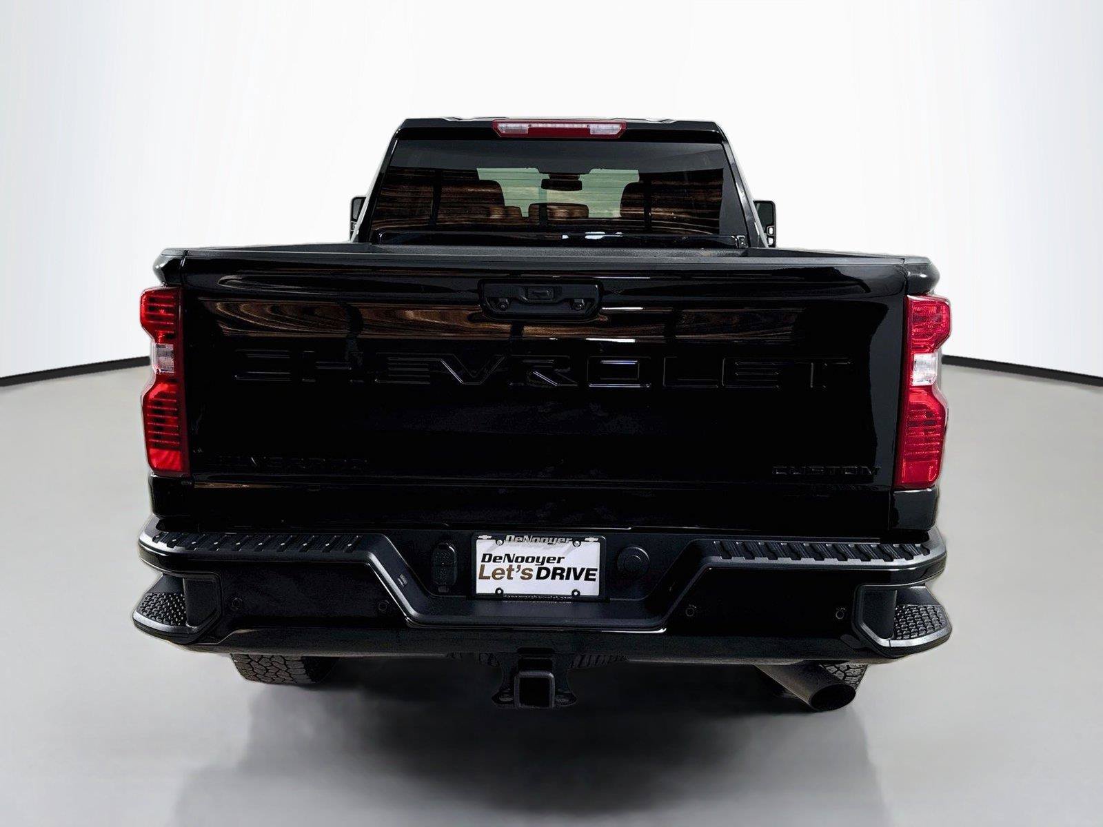 Used 2025 Chevrolet Silverado 2500 Custom w/ Custom Value Package AWD/4WD image 11