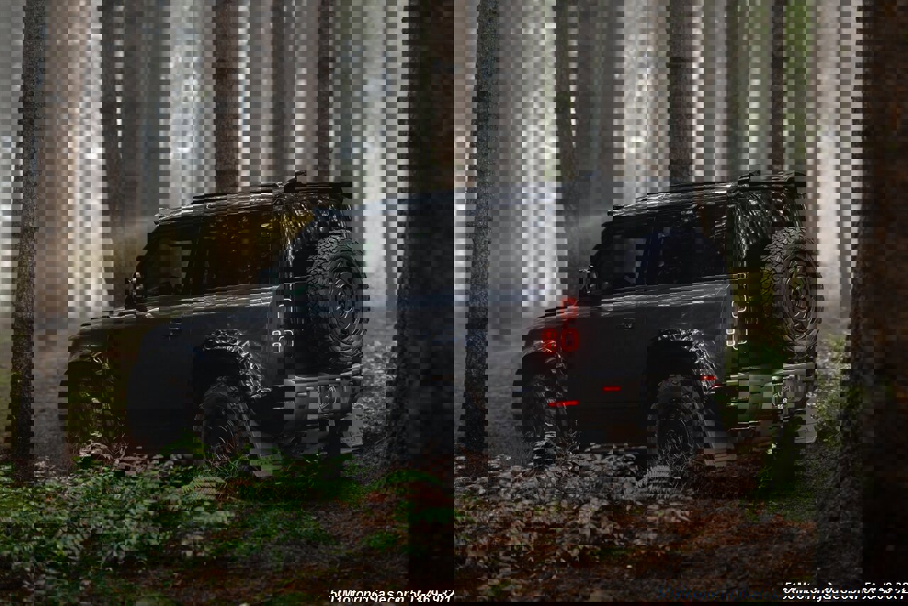 Used 2024 Land Rover Defender 90 V8 image 2