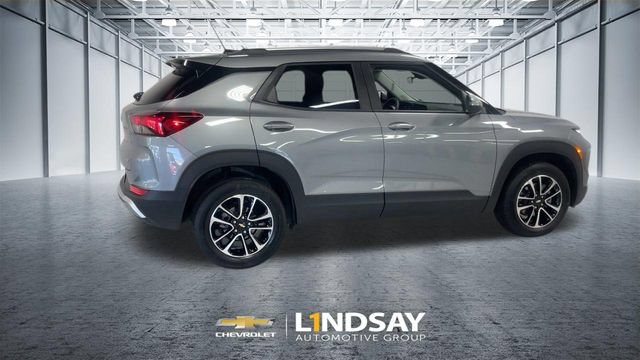 Used 2026 Chevrolet TrailBlazer LT AWD/4WD image 2