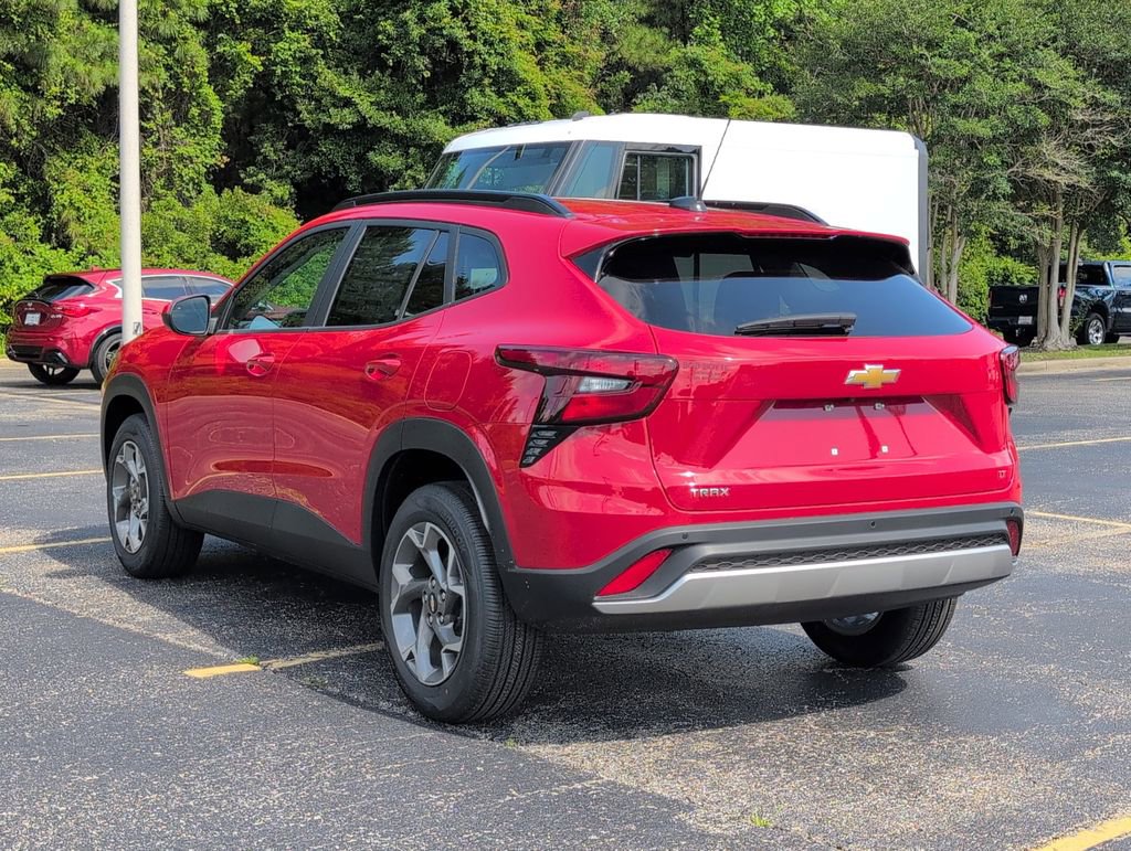 New 2026 Chevrolet Trax LT w/ Driver Confidence Package FWD image 3