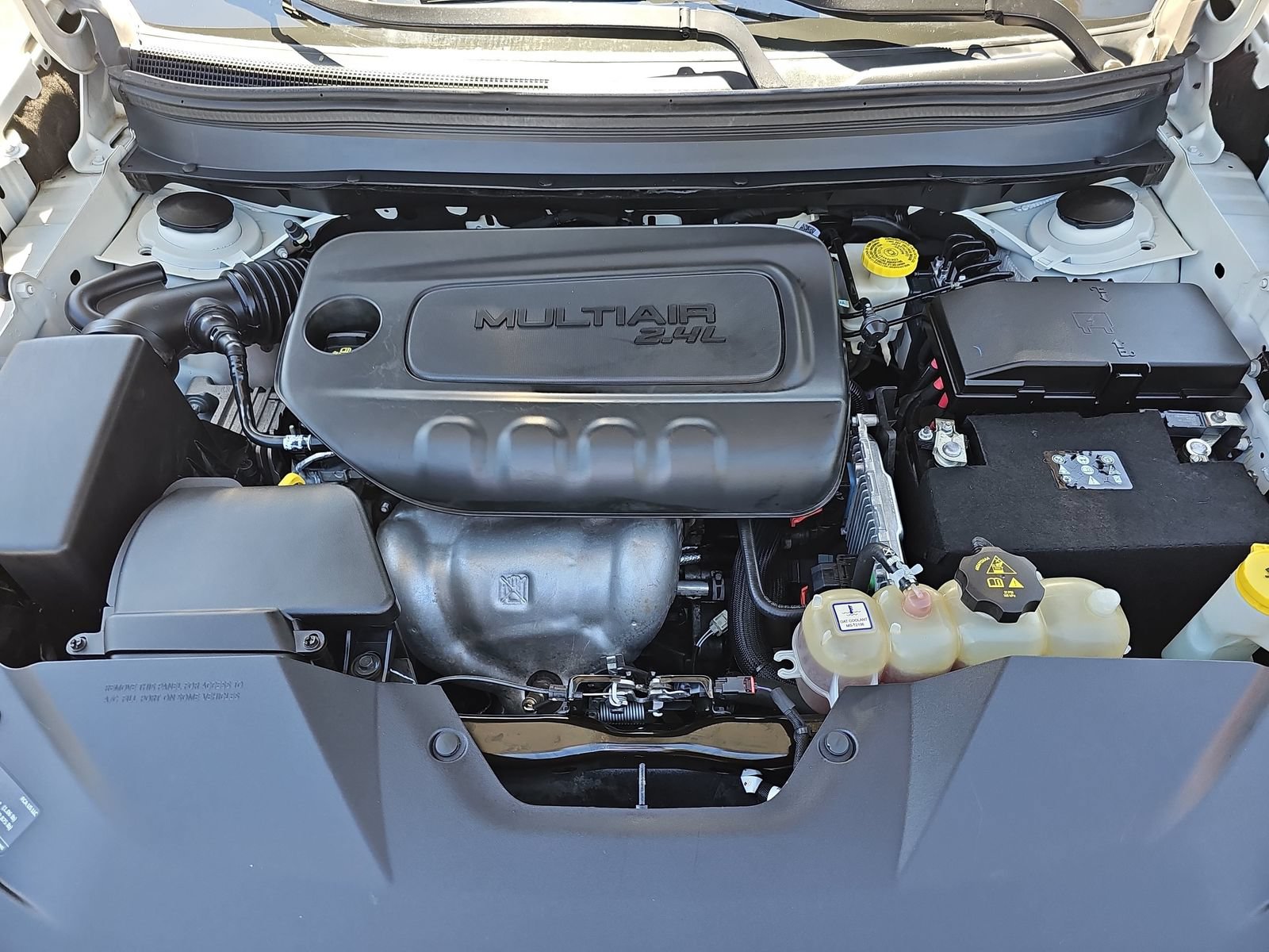 Used 2019 Jeep Cherokee Latitude Plus FWD image 34