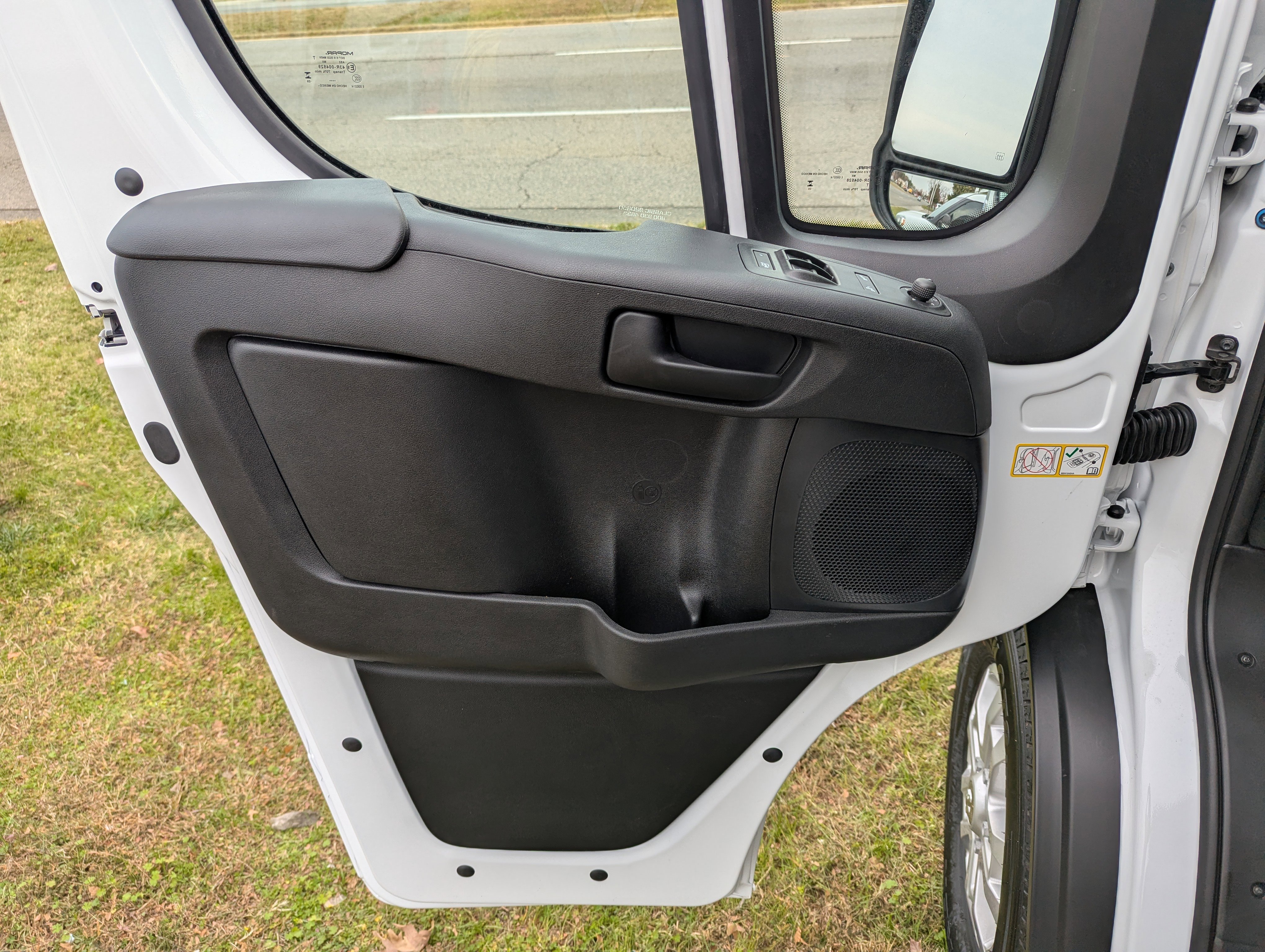 New 2026 RAM ProMaster 1500 w/ Quick Order Package 22G SLT image 18