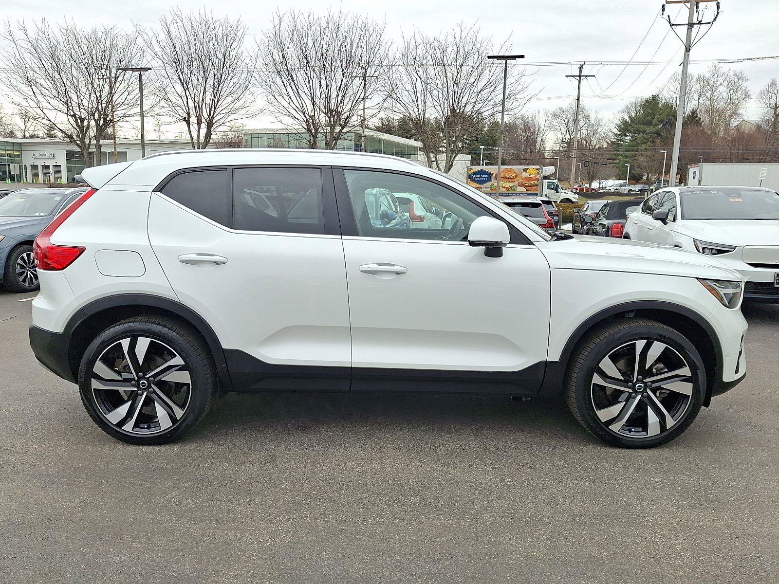 Certified 2023 Volvo XC40 B5 Ultimate w/ Protection Package Premier AWD/4WD image 7