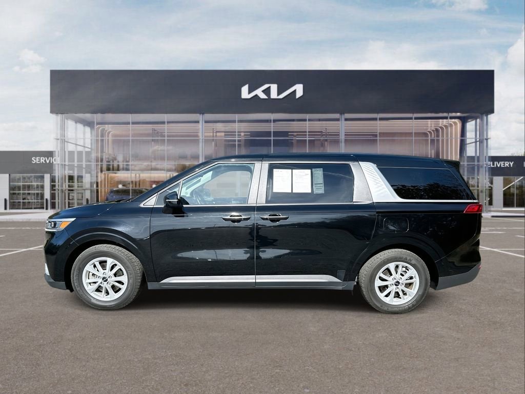 Used 2023 Kia Carnival LX image 5