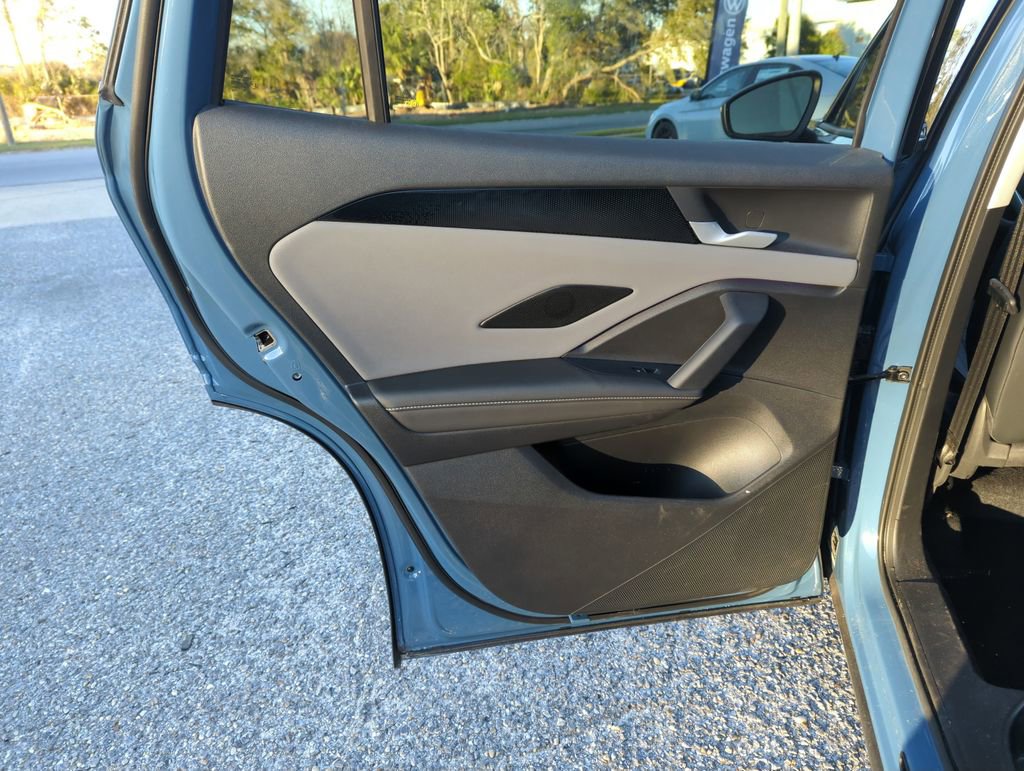 Certified 2025 Volkswagen Tiguan SE image 25