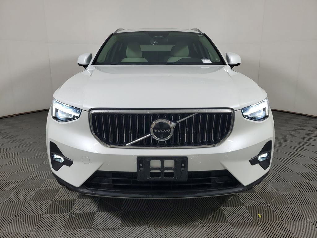 Certified 2024 Volvo XC40 B5 Plus w/ Climate Package AWD/4WD image 2