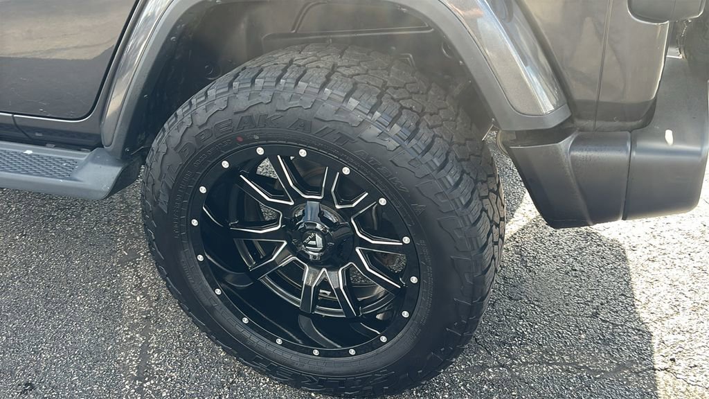 Used 2019 Jeep Wrangler Unlimited Sahara image 9