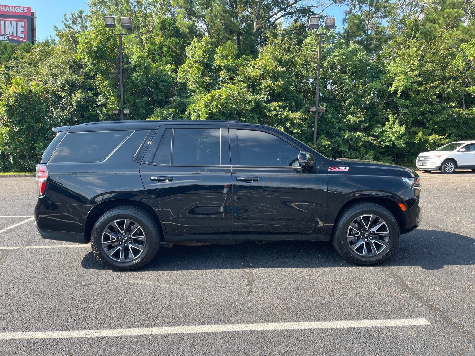 Used 2021 Chevrolet Tahoe Z71 w/ Z71 Off-Road Package AWD/4WD image 21