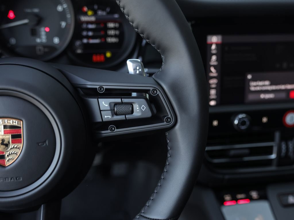 Certified 2025 Porsche Macan image 19