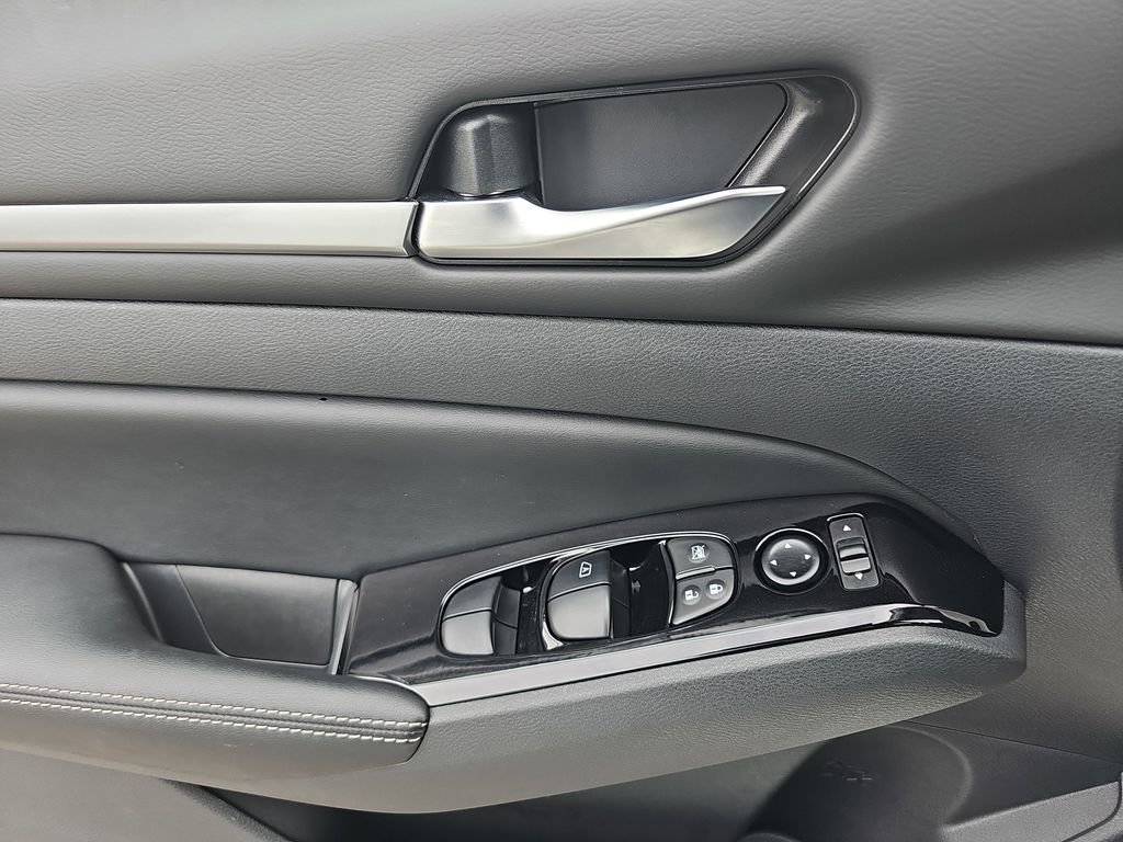 Used 2025 Nissan Altima 2.5 SL image 32