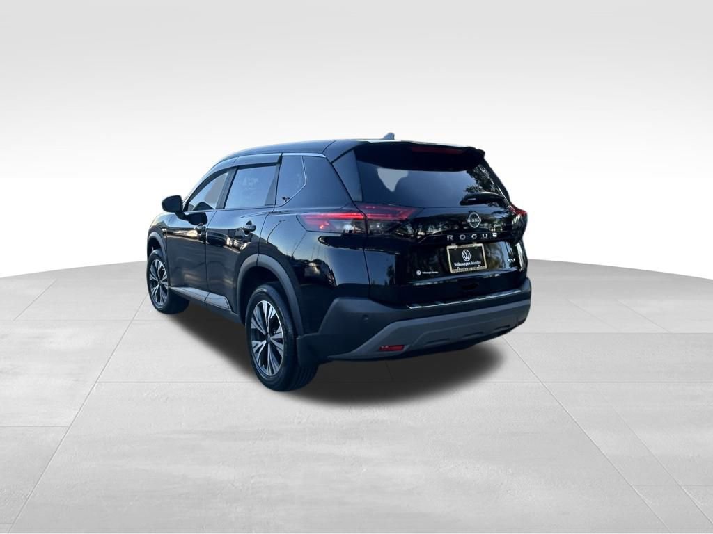 Used 2023 Nissan Rogue SV image 3