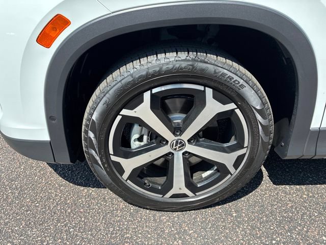 Used 2026 Volkswagen Tiguan SE w/ Panoramic Sunroof Package AWD/4WD image 8