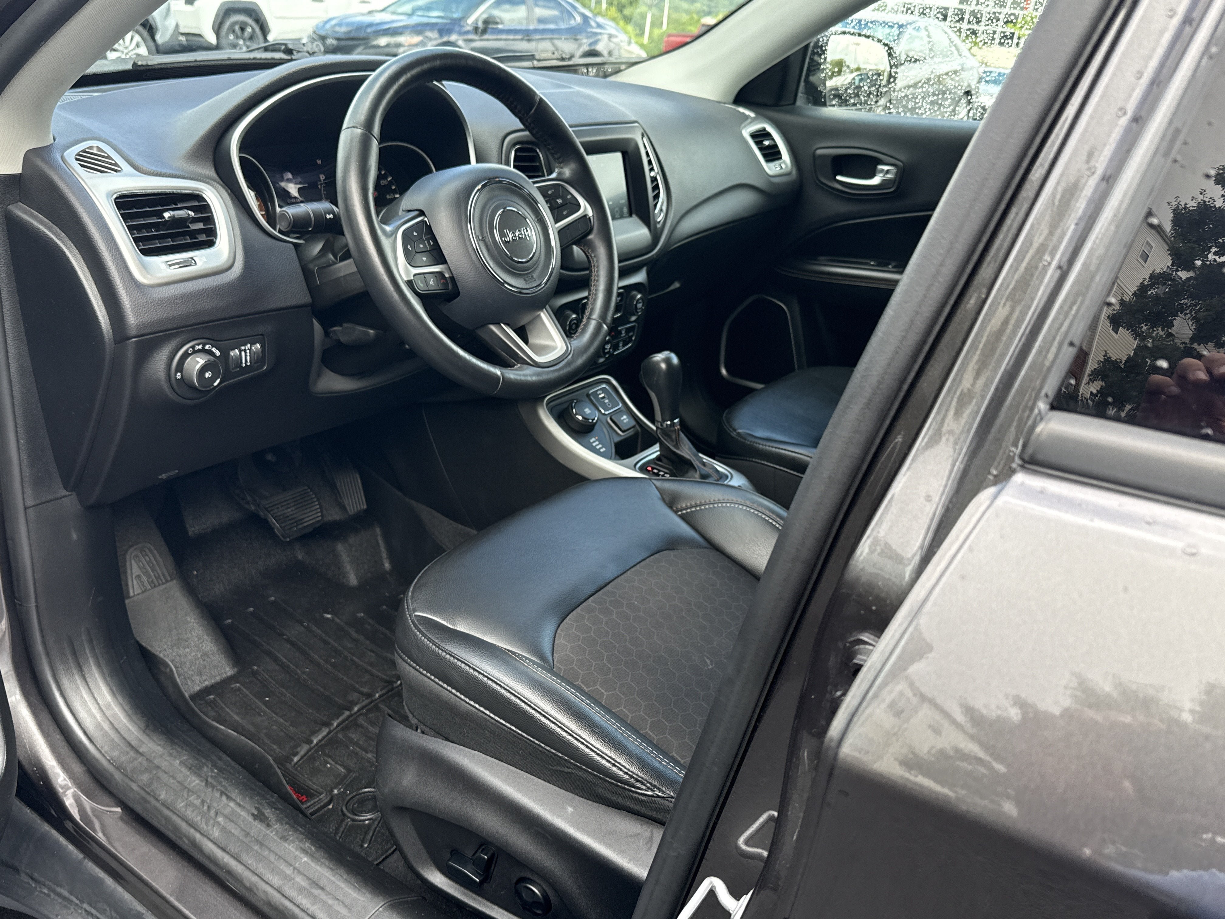 Used 2018 Jeep Compass Latitude w/ Popular Equipment Group AWD/4WD image 14