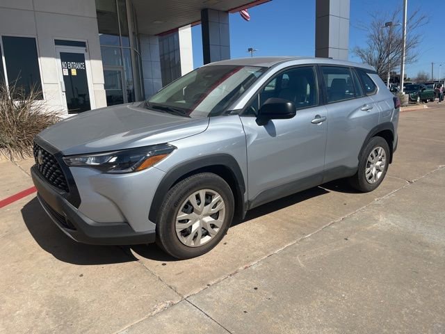Used 2025 Toyota Corolla Cross L image 2