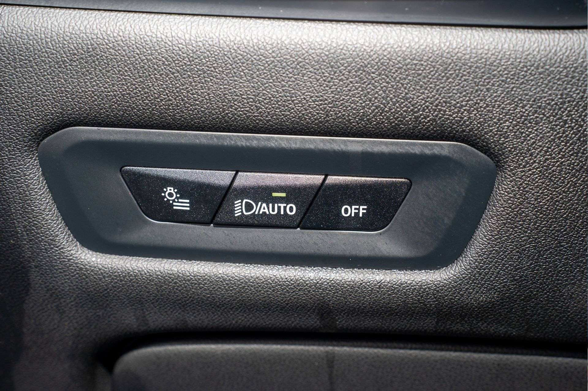 Used 2024 BMW X6 xDrive40i w/ Premium Package image 30