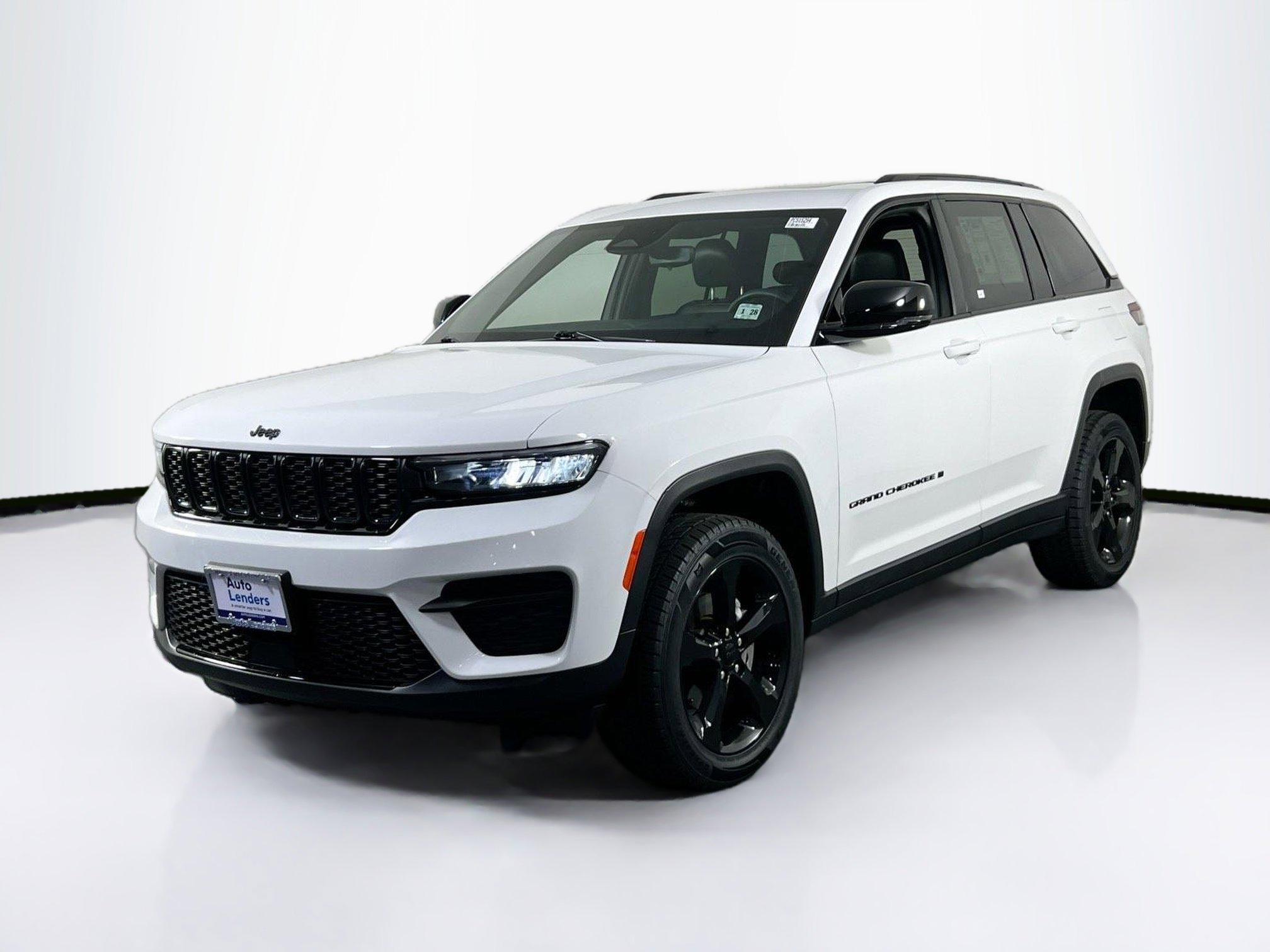 Used 2023 Jeep Grand Cherokee Altitude image 1