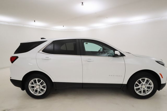 Used 2023 Chevrolet Equinox LT image 2