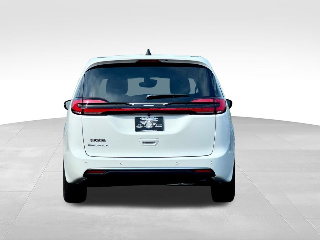 New 2027 Chrysler Pacifica Select FWD image 6