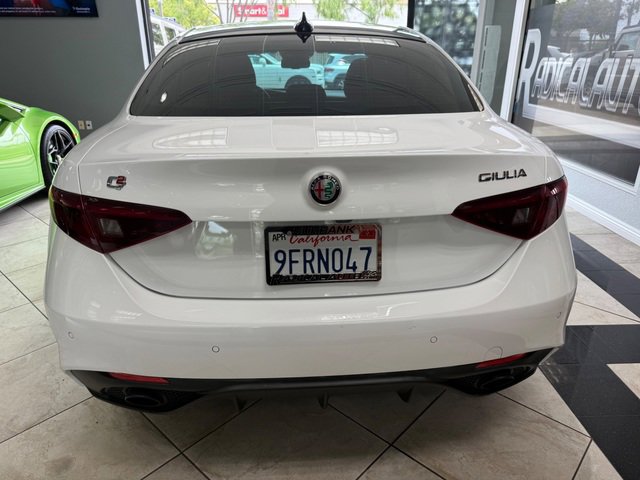 Used 2022 Alfa Romeo Giulia Veloce RWD image 5
