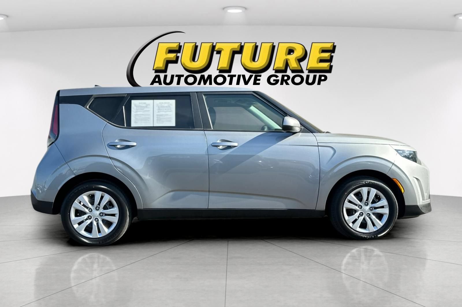 Certified 2023 Kia Soul LX FWD image 3